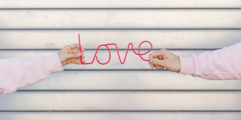 كيف تساعد لغات الحب الخمس في تحسين علاقتك