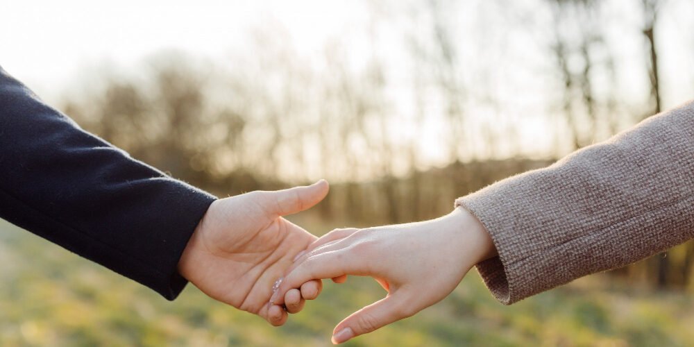 الترابط: كيف نبني علاقات أقوى في حياتنا